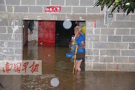 你最放纵的一次经历做了什么「暴雨老人被困」 果露酒