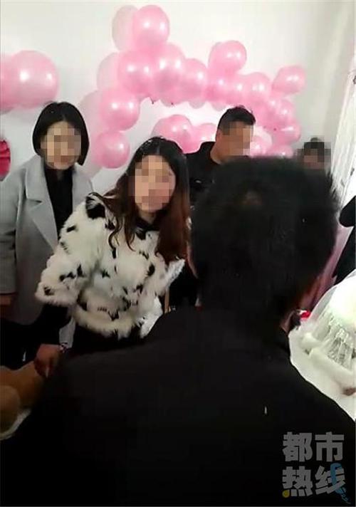 婚礼上遇到“婚闹” 女子当场被摔昏迷，婚礼上又出事故了，“婚闹” 何时能改掉「新娘绑架了吗」 行业法规